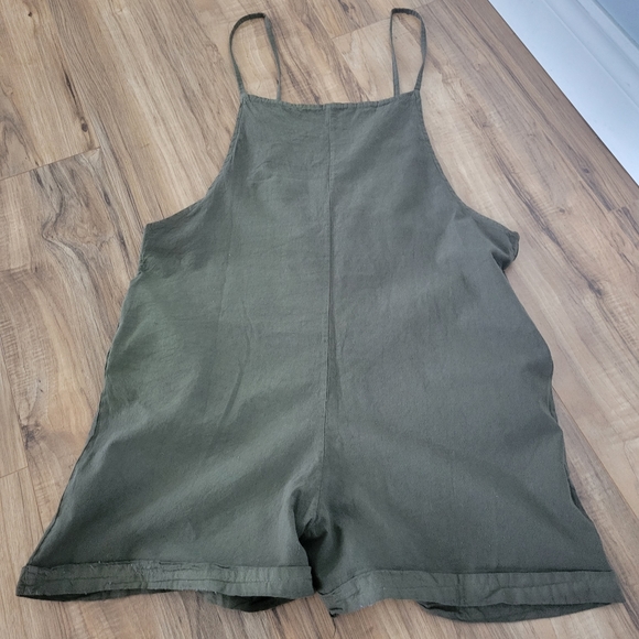 "New" Ladies Size XL Khaki Spaghetti Strap Pocket Romper - Picture 3 of 4